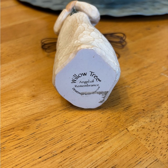 Willow Tree Angel of Remembrance - Picture 4 of 5